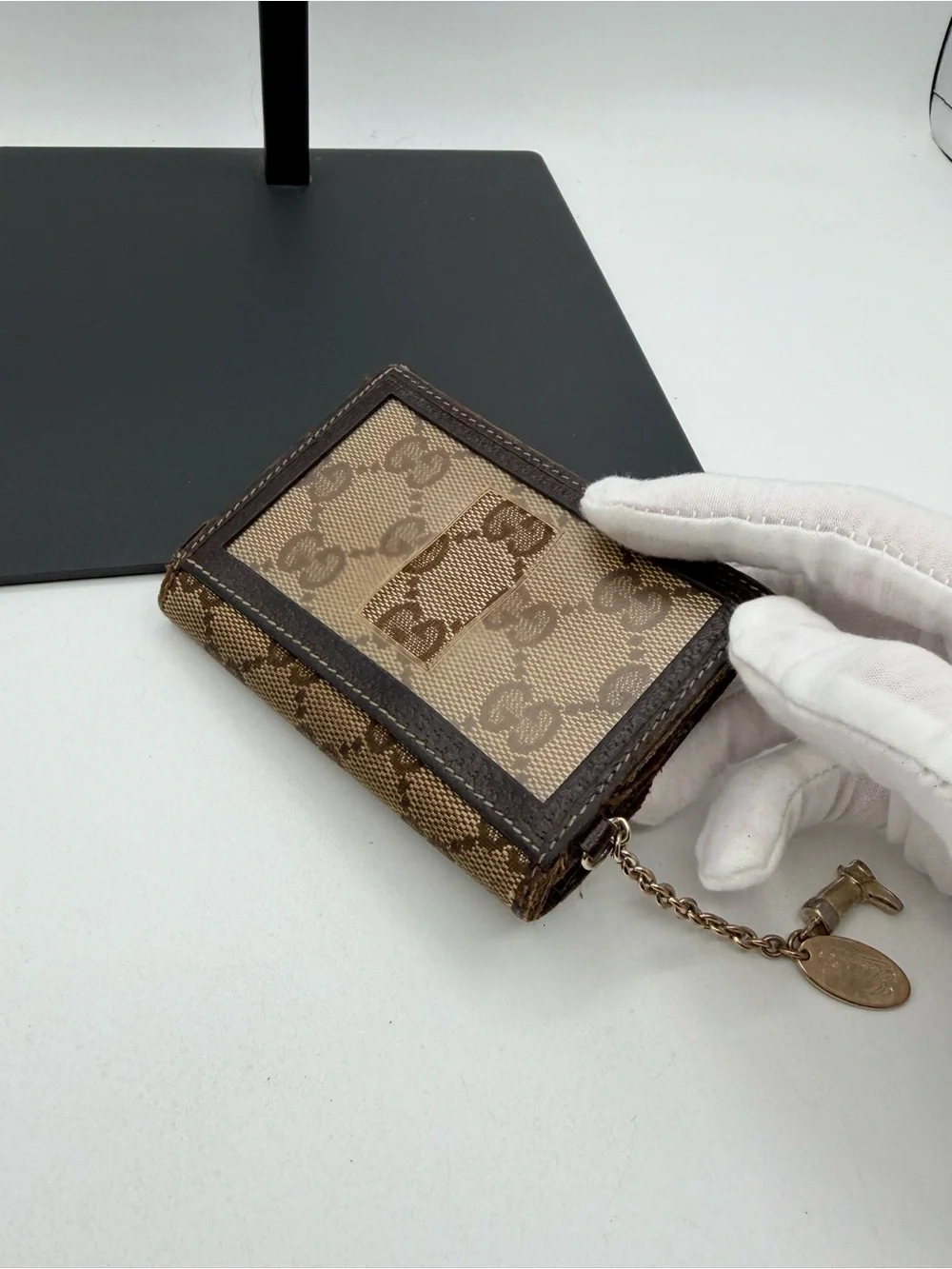Gucci Bi Fold Chain Card Holder - Picture 11 of 12